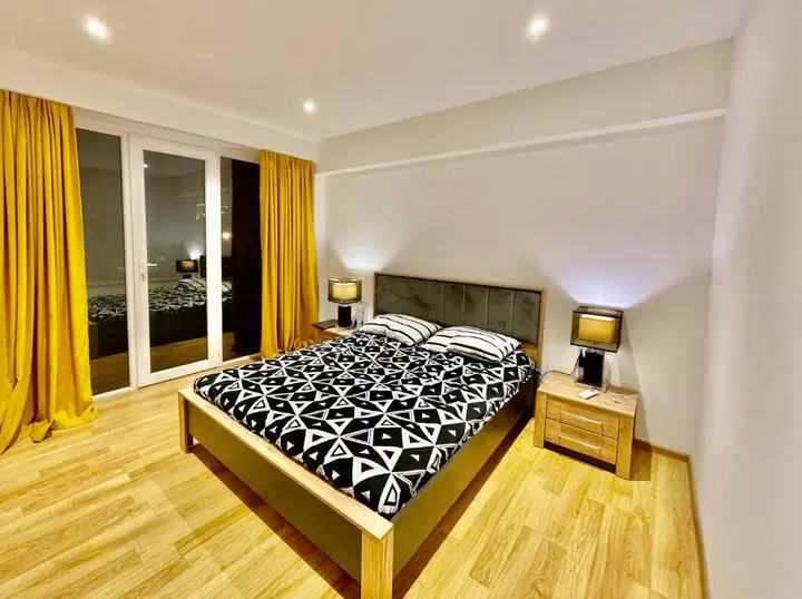 Батуми: 2 Bedroom Apartment on Chavchavadze Ave