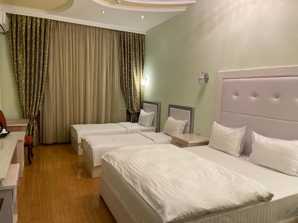 Ташкент: Queens Hotel