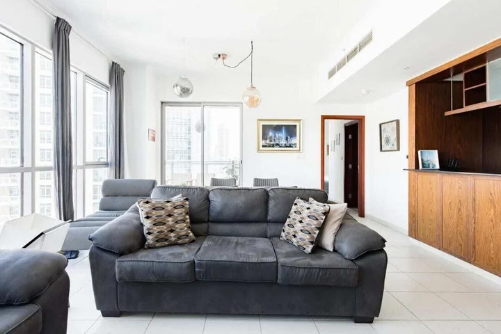 Дубай: Home Opposite the Burj with Epic Views From Every Room