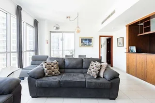 Дубай: Home Opposite the Burj with Epic Views From Every Room
