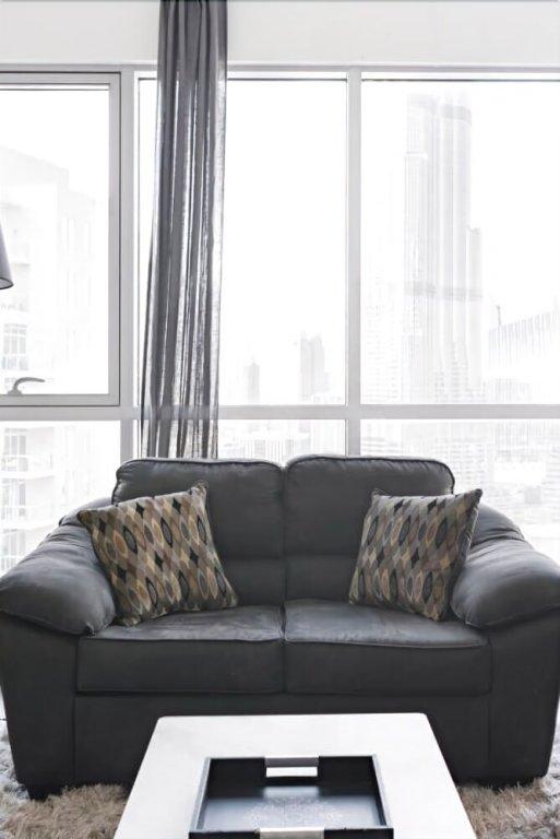 Дубай: Home Opposite the Burj with Epic Views From Every Room