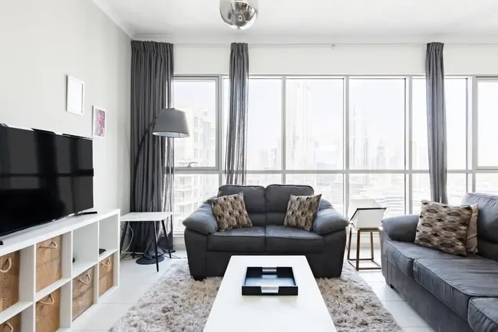 Дубай: Home Opposite the Burj with Epic Views From Every Room