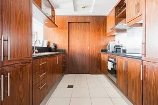 Дубай: Home Opposite the Burj with Epic Views From Every Room