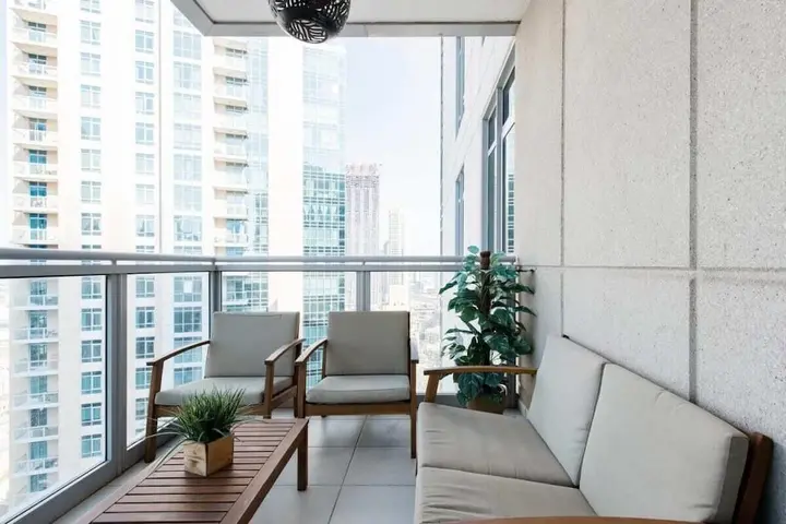 Дубай: Home Opposite the Burj with Epic Views From Every Room