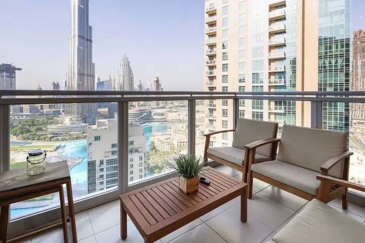 Дубай: Home Opposite the Burj with Epic Views From Every Room