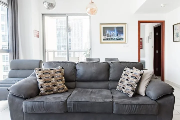 Дубай: Home Opposite the Burj with Epic Views From Every Room