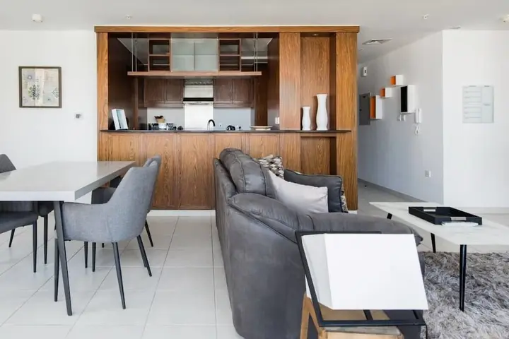 Дубай: Home Opposite the Burj with Epic Views From Every Room