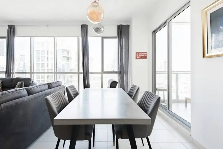 Дубай: Home Opposite the Burj with Epic Views From Every Room