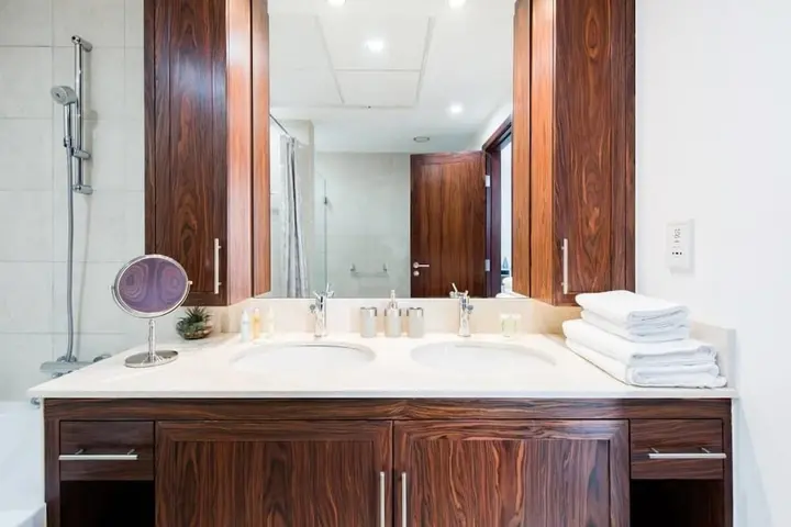 Дубай: Home Opposite the Burj with Epic Views From Every Room