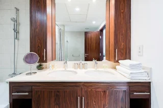 Дубай: Home Opposite the Burj with Epic Views From Every Room