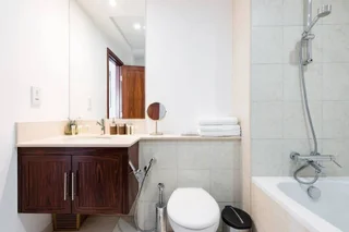 Дубай: Home Opposite the Burj with Epic Views From Every Room