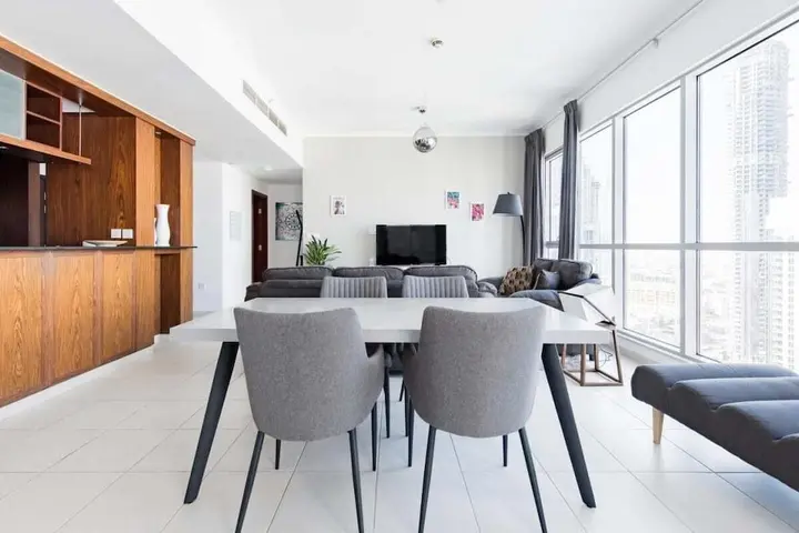 Дубай: Home Opposite the Burj with Epic Views From Every Room