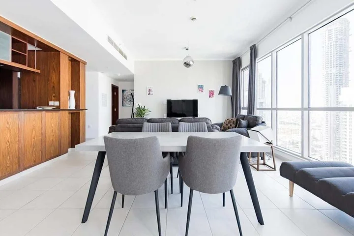 Дубай: Home Opposite the Burj with Epic Views From Every Room