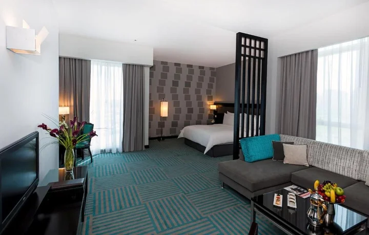 Дубай: Two Bedroom Apartment Near Baniyas Road By Luxury Bookings