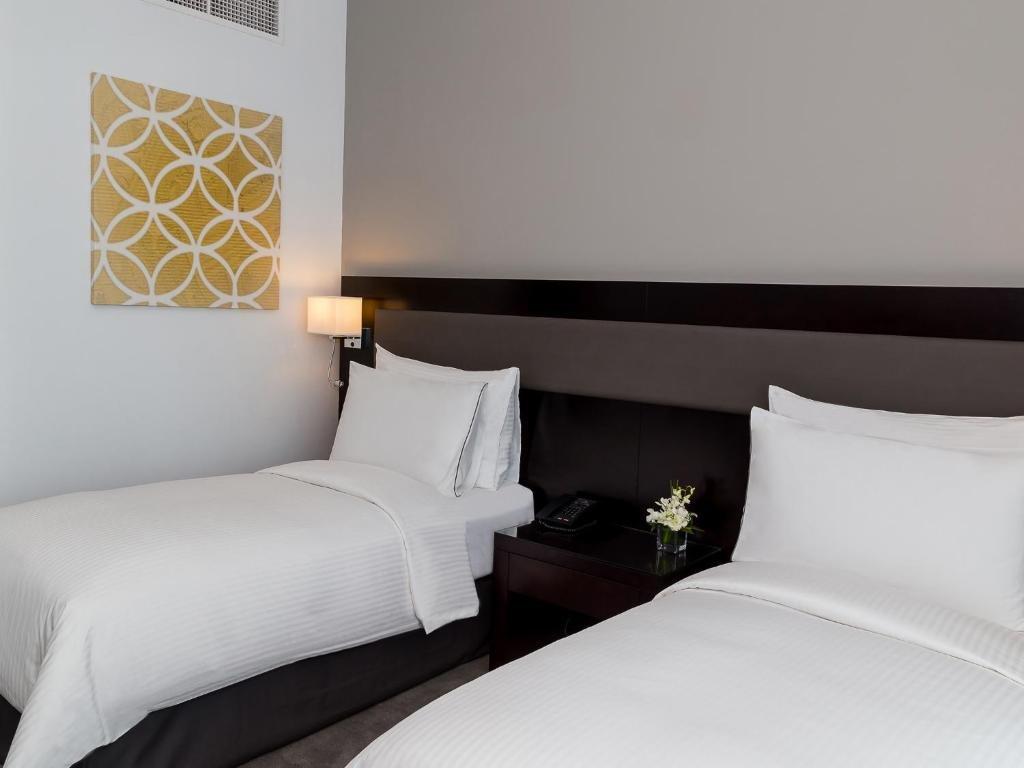 Дубай: Two Bedroom Apartment Near Baniyas Road By Luxury Bookings
