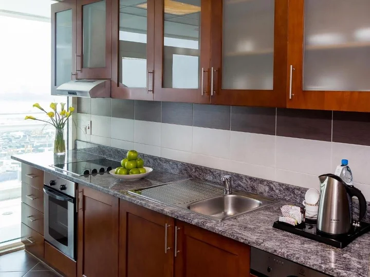 Дубай: Two Bedroom Apartment Near Baniyas Road By Luxury Bookings