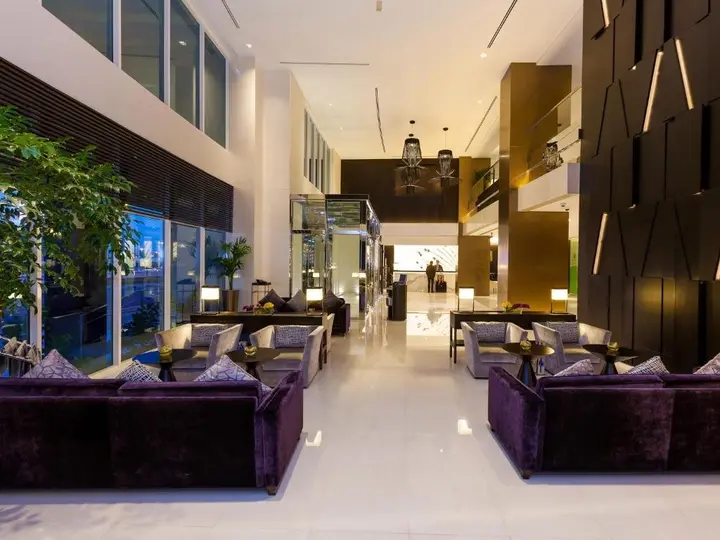 Дубай: Two Bedroom Apartment Near Baniyas Road By Luxury Bookings