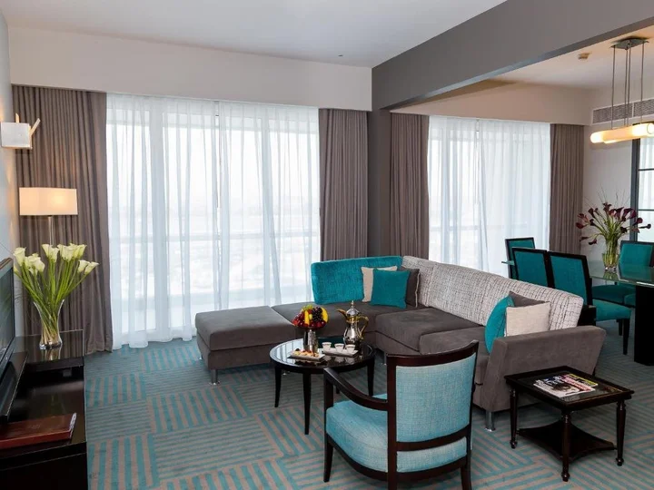 Дубай: Two Bedroom Apartment Near Baniyas Road By Luxury Bookings