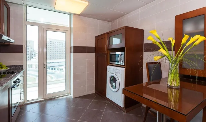 Дубай: Two Bedroom Apartment Near Baniyas Road By Luxury Bookings
