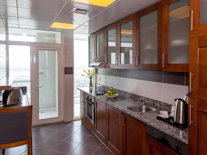 Дубай: Two Bedroom Apartment Near Baniyas Road By Luxury Bookings