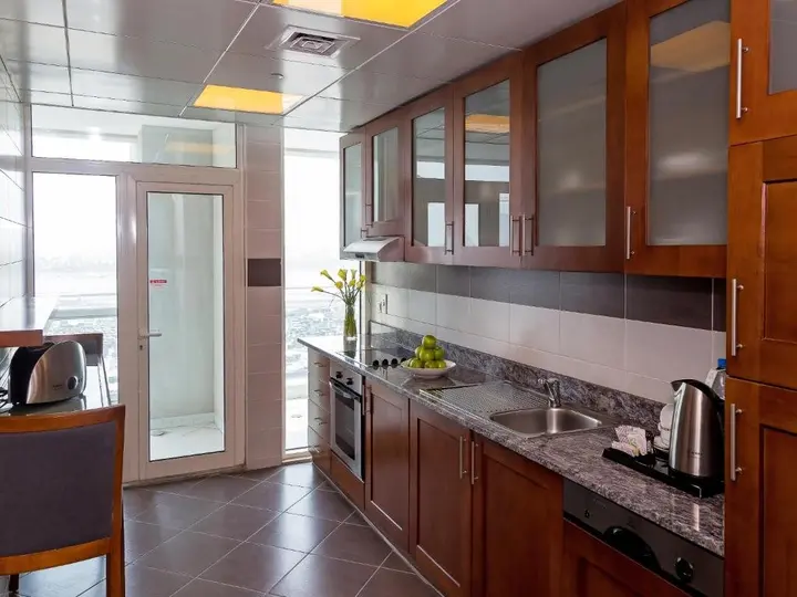 Дубай: Two Bedroom Apartment Near Baniyas Road By Luxury Bookings