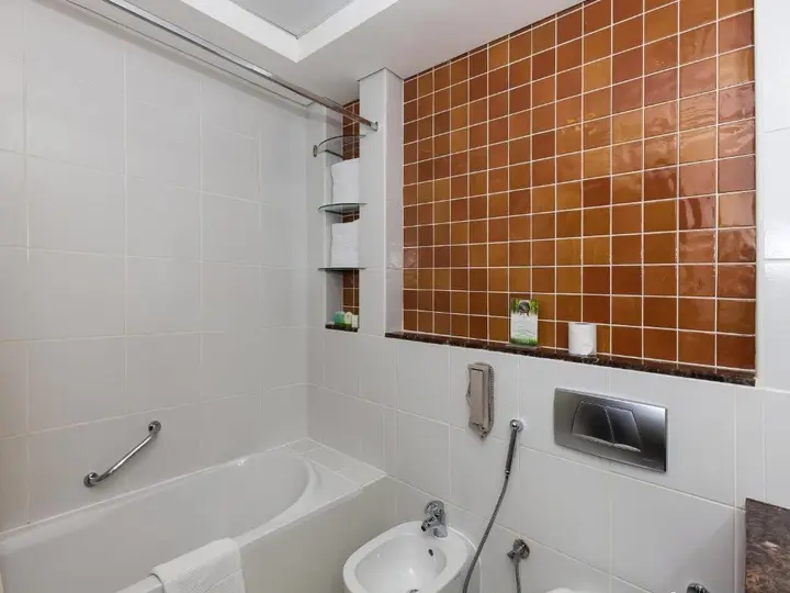 Дубай: Two Bedroom Apartment Near Baniyas Road By Luxury Bookings