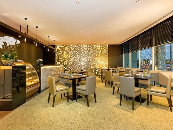 Дубай: Two Bedroom Apartment Near Baniyas Road By Luxury Bookings