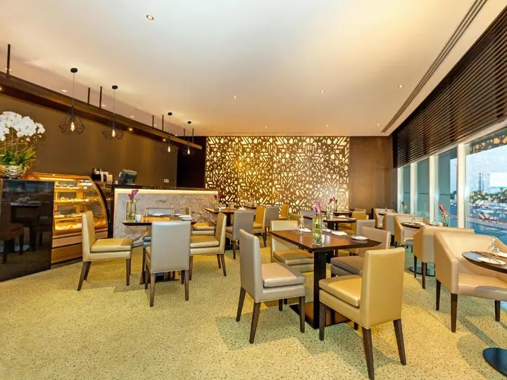 Дубай: Two Bedroom Apartment Near Baniyas Road By Luxury Bookings