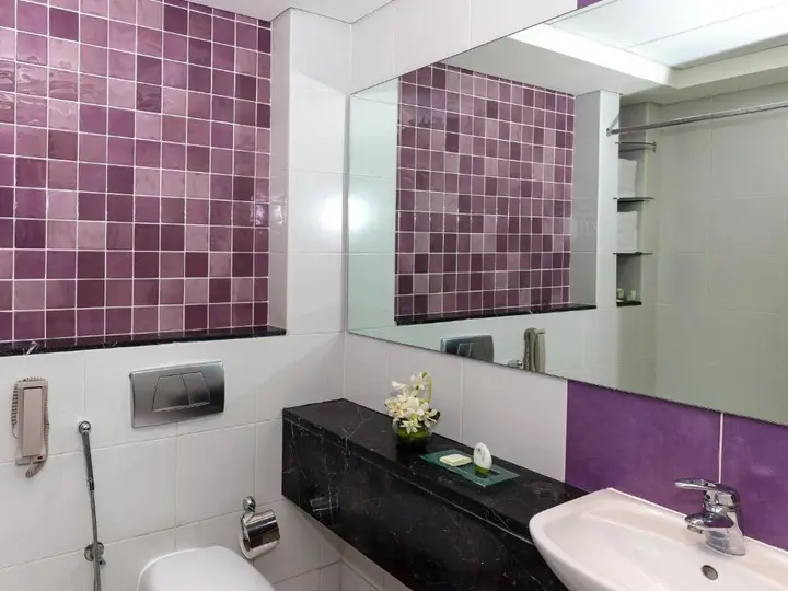 Дубай: Two Bedroom Apartment Near Baniyas Road By Luxury Bookings