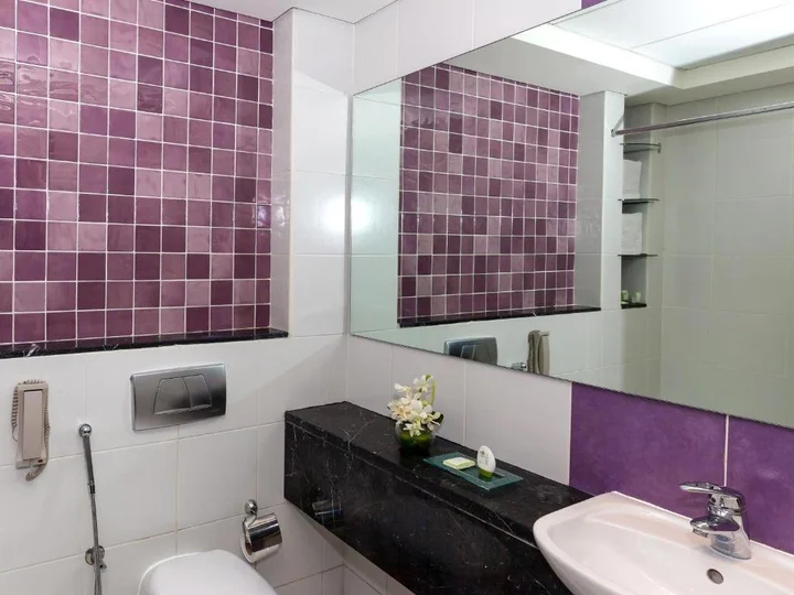 Дубай: Two Bedroom Apartment Near Baniyas Road By Luxury Bookings