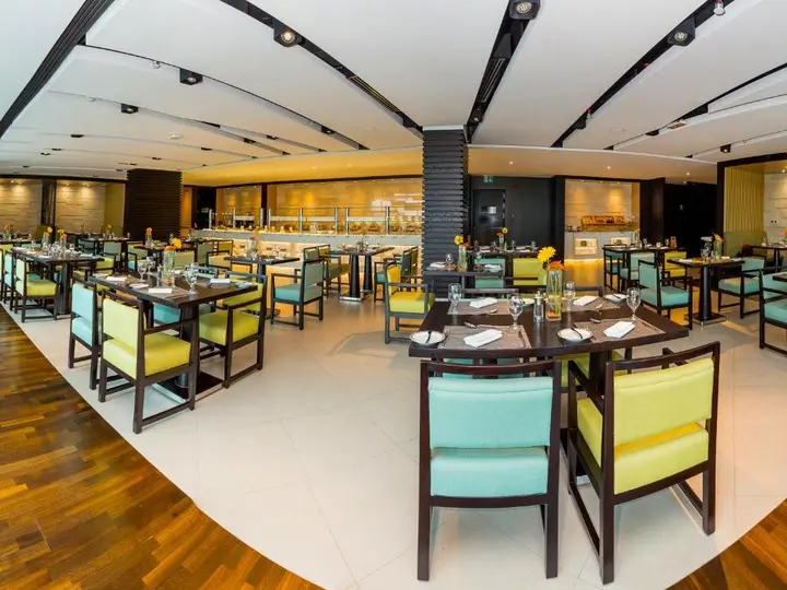 Дубай: Two Bedroom Apartment Near Baniyas Road By Luxury Bookings