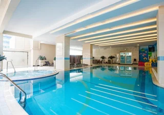 Дубай: Two Bedroom Apartment Near Baniyas Road By Luxury Bookings