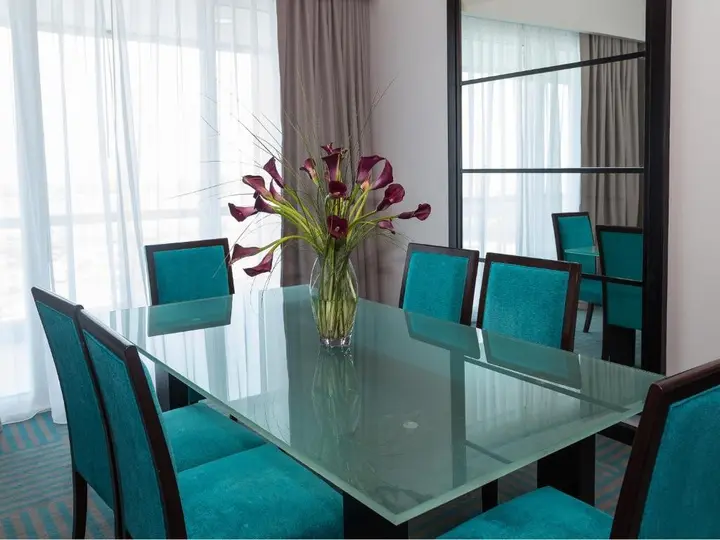 Дубай: Two Bedroom Apartment Near Baniyas Road By Luxury Bookings