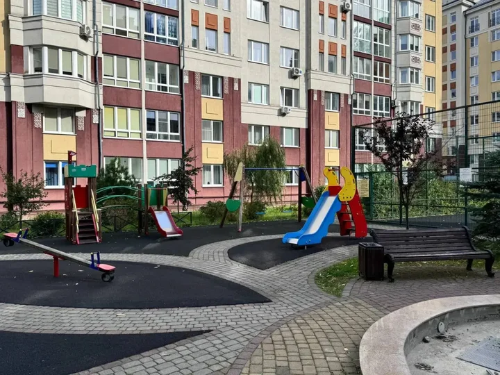 Зеленоградск: Апартаменты 39квартир с детской кроваткой
