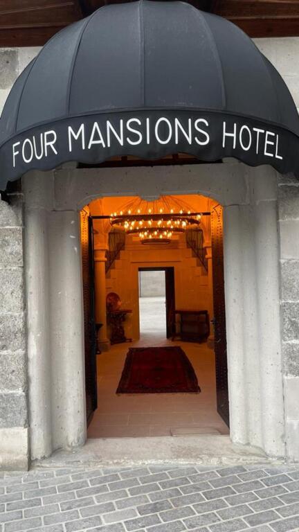 Four Mansions Hotel — фото 3
