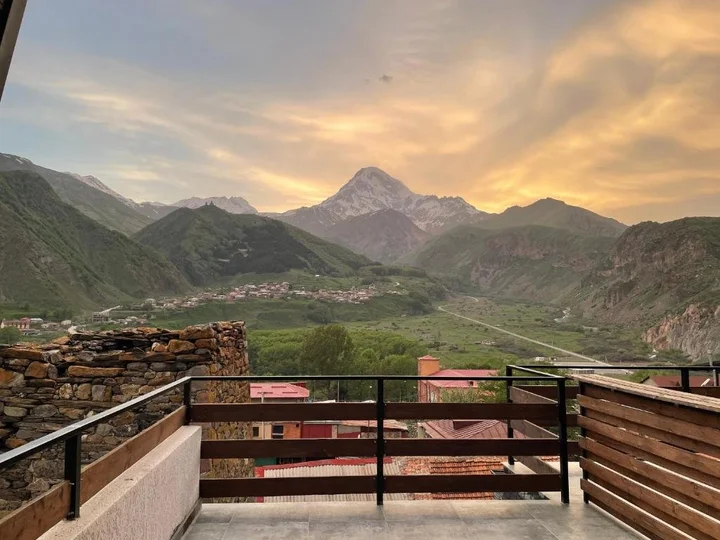 Степанцминда: Отель Capra Kazbegi