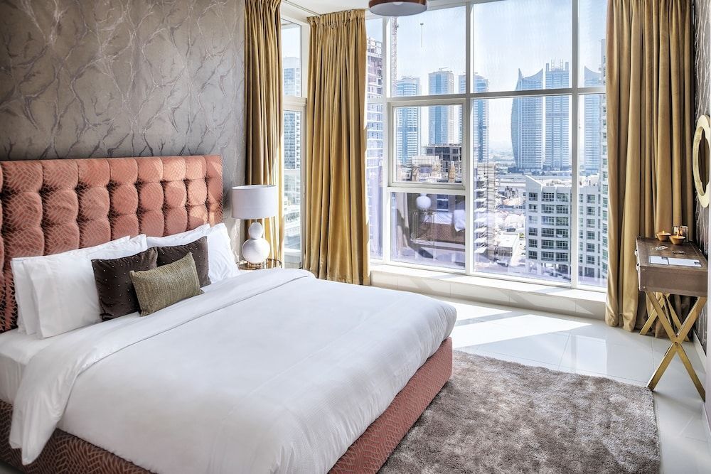 Дубай: Luxury Staycation Continental Tower