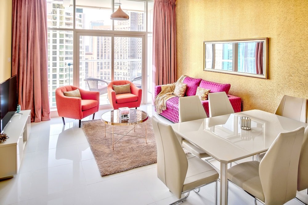 Дубай: Luxury Staycation Continental Tower