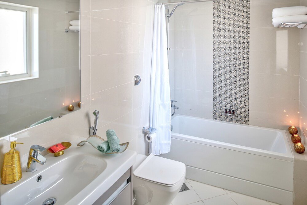 Дубай: Luxury Staycation Continental Tower