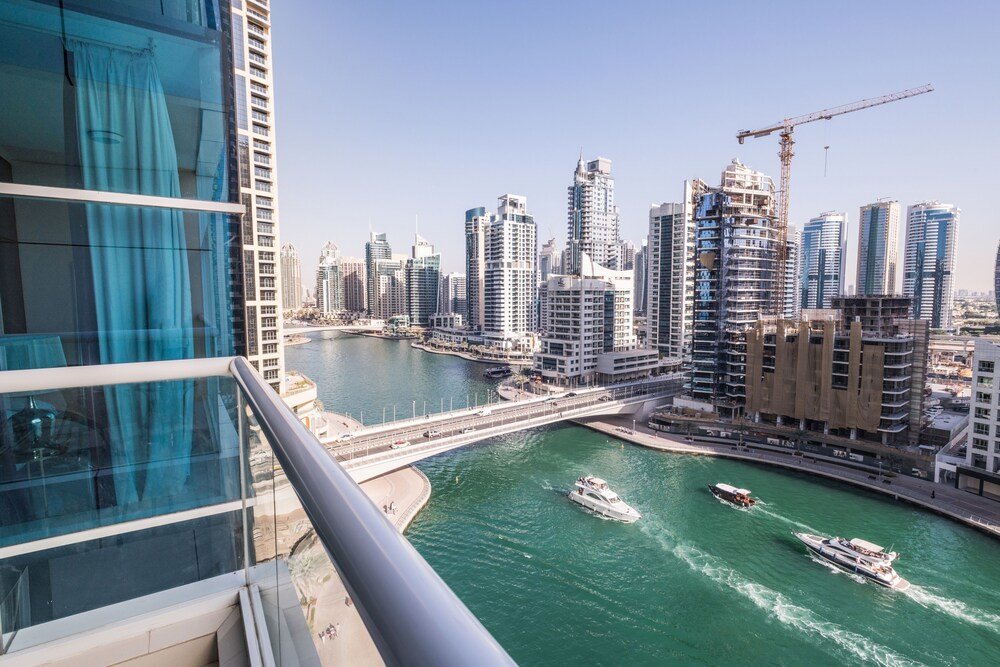 Дубай: Luxury Staycation Continental Tower