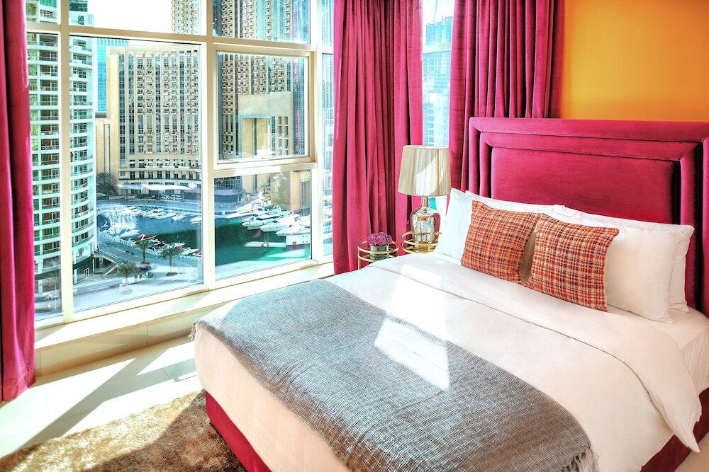 Дубай: Luxury Staycation Continental Tower