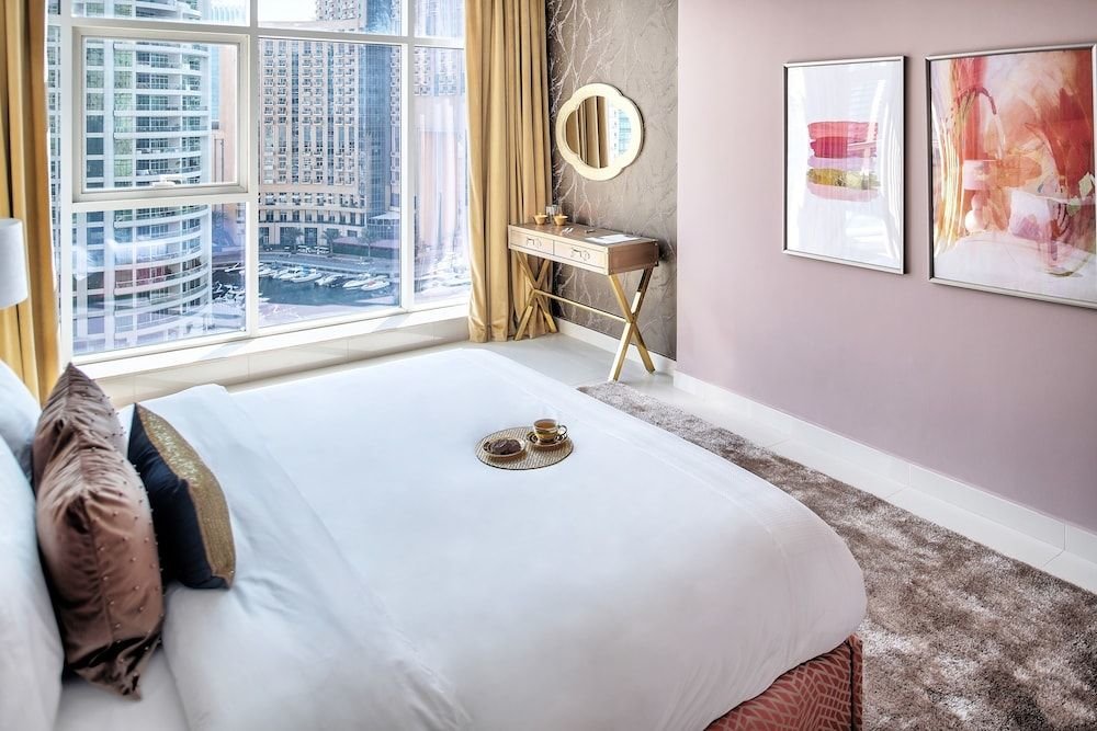 Дубай: Luxury Staycation Continental Tower