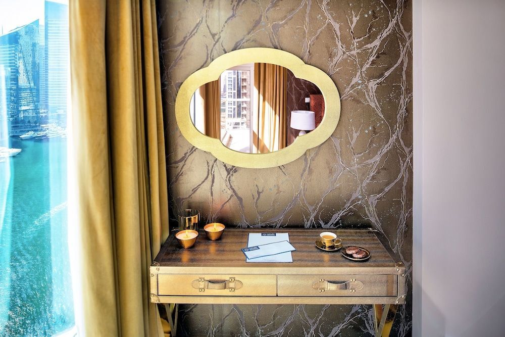 Дубай: Luxury Staycation Continental Tower
