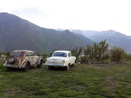 Степанцминда: Kazbegi Guide