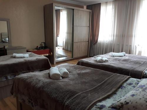 Степанцминда: Kazbegi Guide