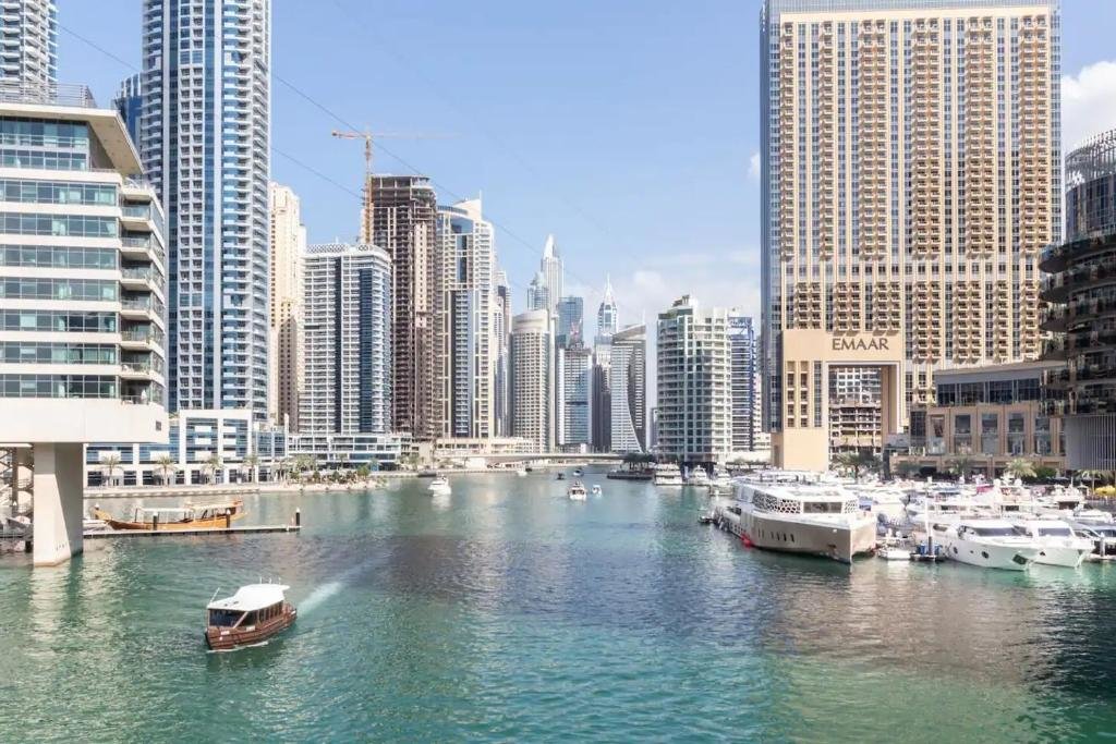 Дубай: LUX Holiday Home Dubai Marina JBR - Silverene Towers