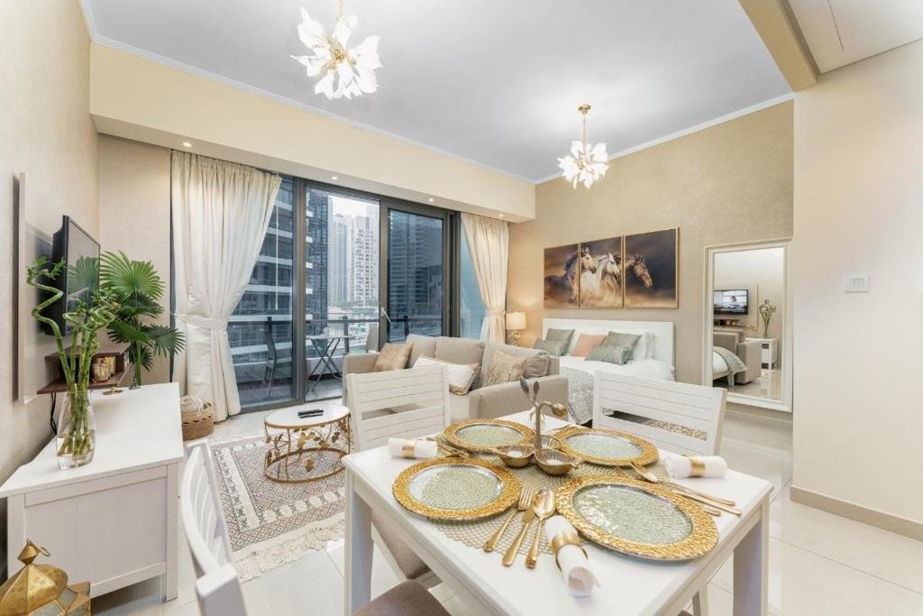 Дубай: LUX Holiday Home Dubai Marina JBR - Silverene Towers