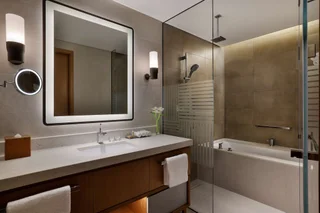 Шарджа: Doubletree By Hilton Sharjah Waterfront Hotel & Suites