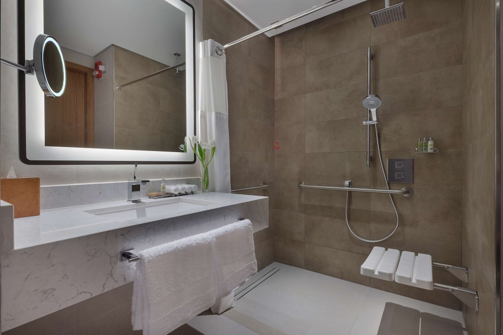 Шарджа: Doubletree By Hilton Sharjah Waterfront Hotel & Suites