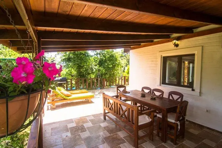 Исламлар: Villa Daphne